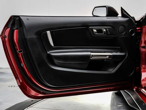 Used 2020 Ford Mustang Shelby GT500 w/ Carbon Fiber Track Pack RWD image 91