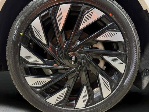 Certified 2024 Lincoln Nautilus Reserve w/ Jet Appearance Package (87T) image 29