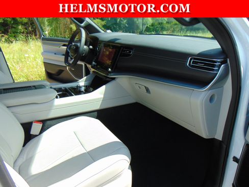 Certified 2025 Jeep Wagoneer L 4WD image 45