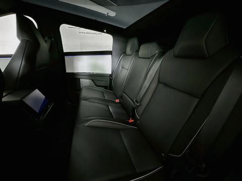 Used 2024 Tesla Cybertruck AWD Crew Cab image 21