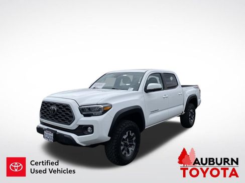 Certified 2020 Toyota Tacoma TRD Off-Road w/ TRD Premium Off Road Package AWD/4WD image 4