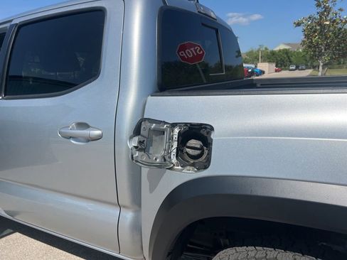 Used 2022 Toyota Tacoma TRD Off-Road AWD/4WD image 60