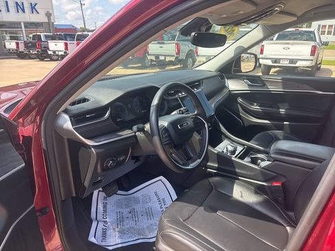 Used 2022 Jeep Grand Cherokee Limited AWD/4WD image 10