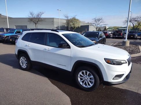 Used 2022 Jeep Cherokee Latitude Lux w/ Sun & Sound Group AWD/4WD image 4