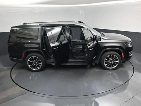 Used 2022 Jeep Wagoneer Series II w/ Premium Group I AWD/4WD image 18