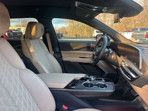 Certified 2025 Cadillac Lyriq Luxury image 13