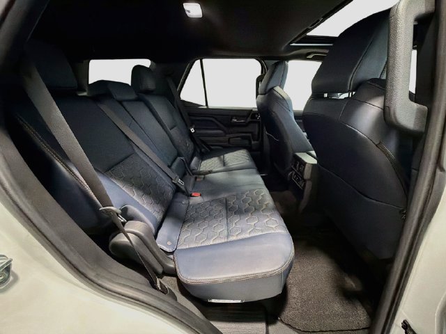 Used 2025 Toyota 4Runner Platinum AWD/4WD image 23