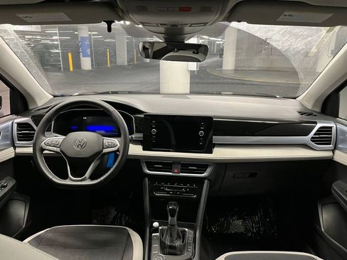 New 2025 Volkswagen Taos SE image 7