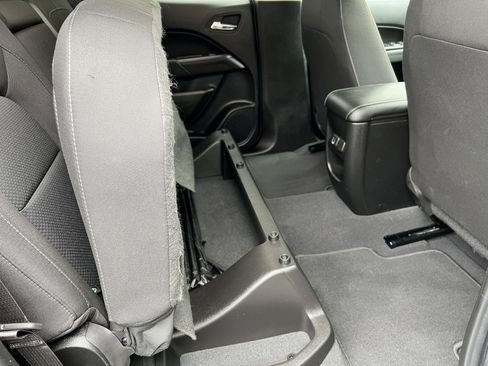 Used 2022 Chevrolet Colorado LT w/ LT Convenience Package image 19