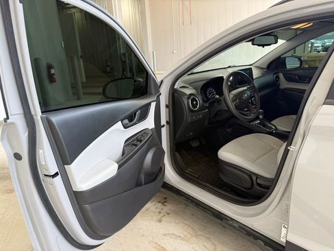 Used 2022 Hyundai Kona SEL image 20