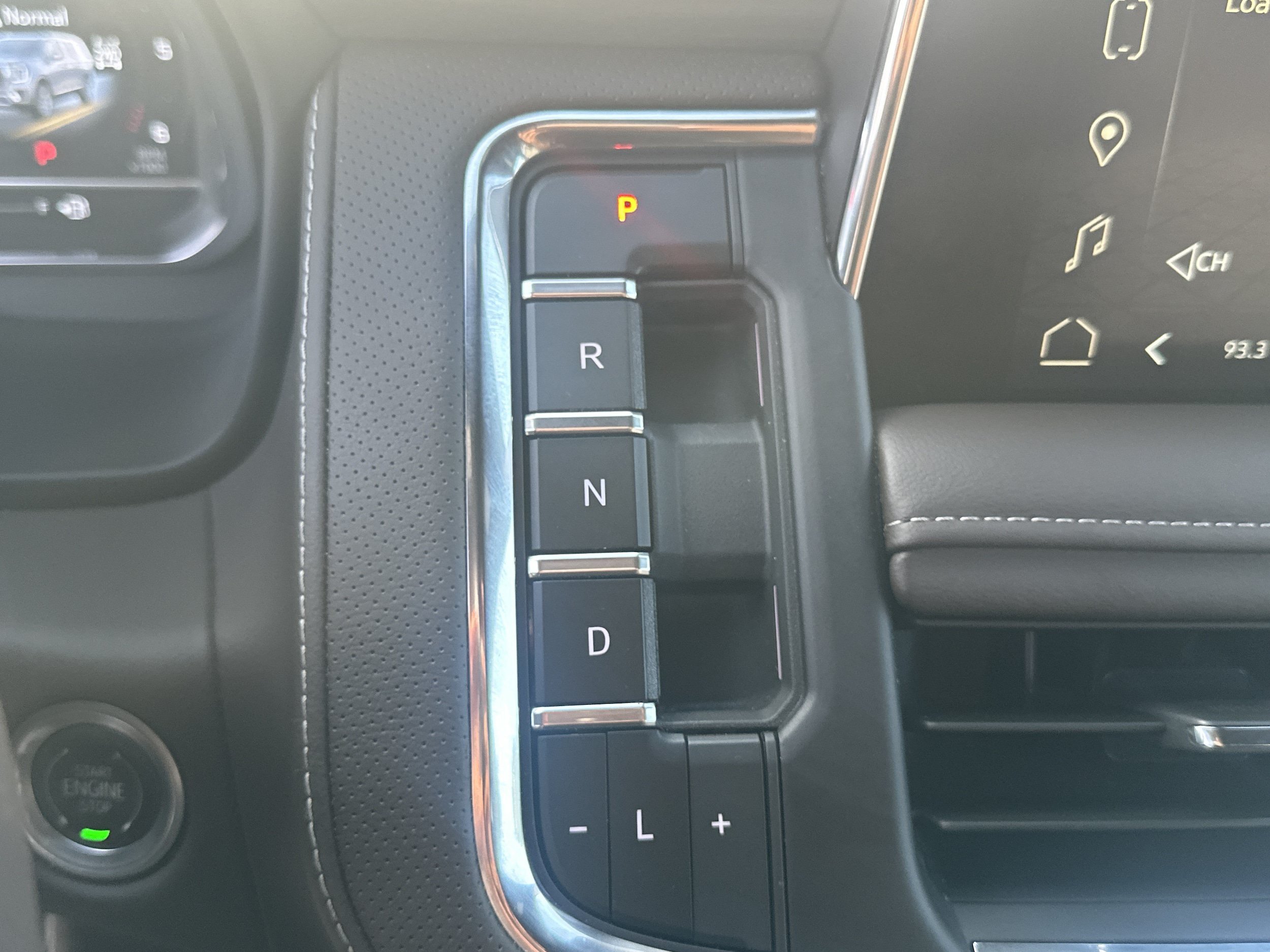 Used 2024 GMC Yukon SLT w/ SLT Luxury Package AWD/4WD image 31