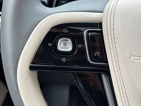 Used 2023 Lincoln Aviator 2WD w/ Premium Package image 33
