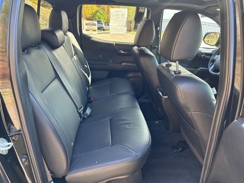 Used 2022 Toyota Tacoma TRD Off-Road image 9