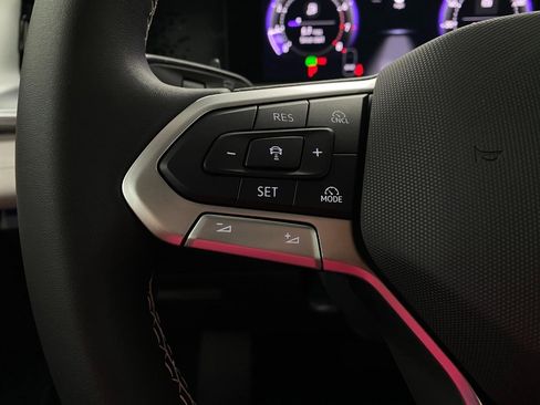 New 2025 Volkswagen Tiguan SE image 16