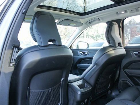 Used 2025 Volvo XC60 B5 Plus image 35