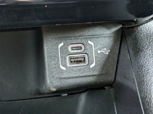 Used 2025 Jeep Compass Latitude image 22