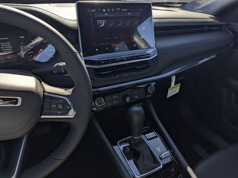 New 2026 Jeep Compass Latitude image 10