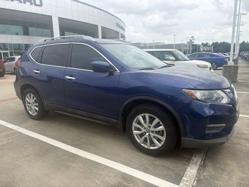 Used 2019 Nissan Rogue SV FWD image 2