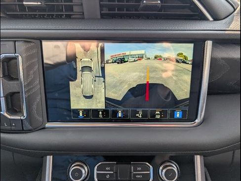 Used 2024 GMC Yukon XL Denali image 10