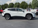 Used 2024 Chevrolet Trax LT w/ LT Convenience Package image 2