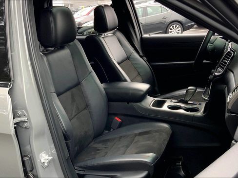 Used 2020 Jeep Grand Cherokee Altitude AWD/4WD image 6