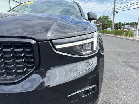 Certified 2025 Volvo XC40 B5 Plus AWD/4WD image 8