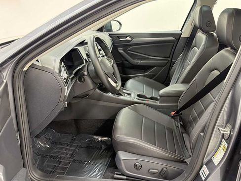 Used 2024 Volkswagen Jetta SE FWD image 13