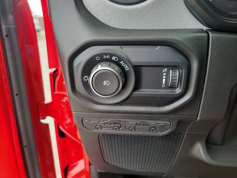 Used 2025 Jeep Wrangler Unlimited Sport AWD/4WD image 15