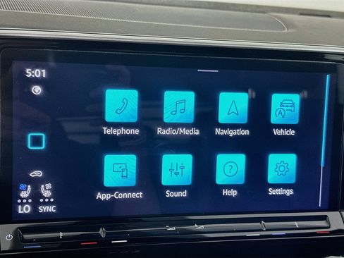 Used 2025 Volkswagen Atlas Cross Sport SE FWD image 21