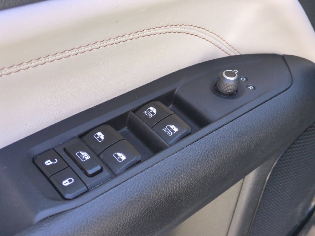 Used 2025 Jeep Compass Limited AWD/4WD image 13