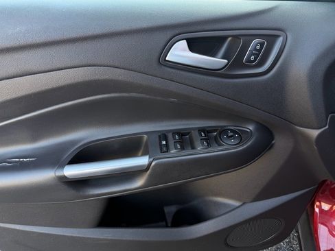 Used 2017 Ford Escape SE image 22