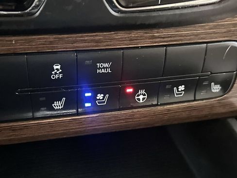 Used 2013 RAM 1500 Laramie w/ Convenience Group AWD/4WD image 46