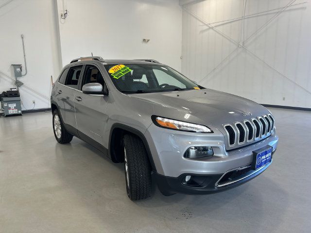 Used 2017 Jeep Cherokee Limited AWD/4WD image 3