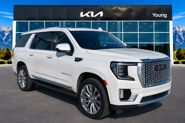 Used 2021 GMC Yukon XL Denali w/ Denali Ultimate Package AWD/4WD image 1