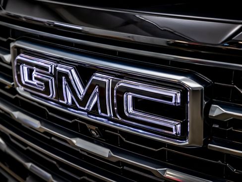 Used 2026 GMC Yukon AT4 w/ AT4 Premium Plus Package AWD/4WD image 23