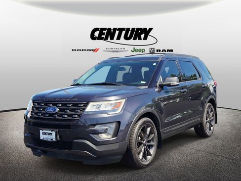 Used 2017 Ford Explorer XLT w/ Equipment Group 202A AWD/4WD image 8
