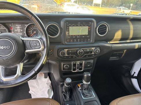 Used 2020 Jeep Wrangler Unlimited Sahara image 21