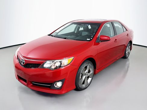 Used 2012 Toyota Camry SE FWD image 3