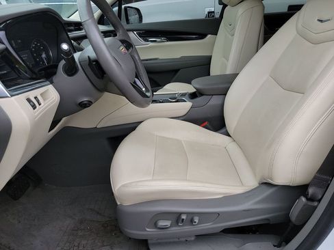 Used 2024 Cadillac XT6 Premium Luxury w/ LPO, Floor Liner Package AWD/4WD image 5
