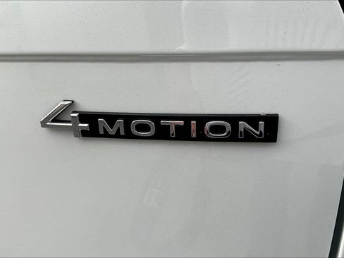 Certified 2024 Volkswagen Tiguan SEL R-Line image 7