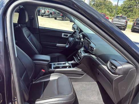Used 2022 Ford Explorer XLT w/ Equipment Group 202A image 15