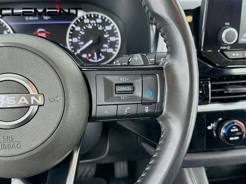Used 2022 Nissan Pathfinder SV FWD image 17