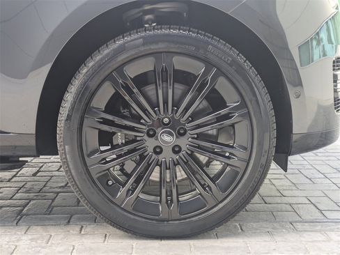 Used 2023 Land Rover Range Rover SE image 12