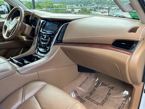 Used 2016 Cadillac Escalade ESV Platinum AWD/4WD image 9