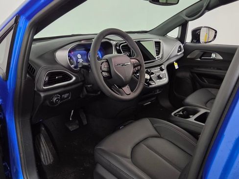 New 2026 Chrysler Pacifica Select image 14