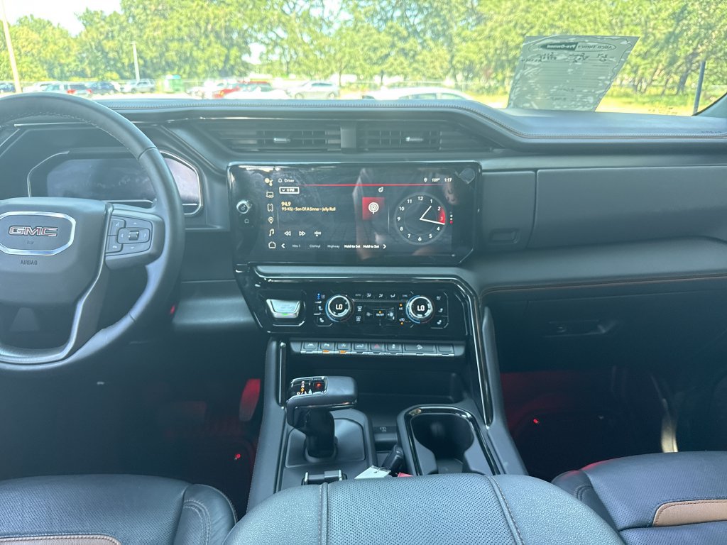 Used 2024 GMC Sierra 1500 AT4 w/ Technology Package AWD/4WD image 15