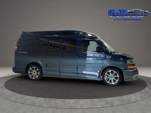 Used 2017 Chevrolet Express 2500 RWD image 5