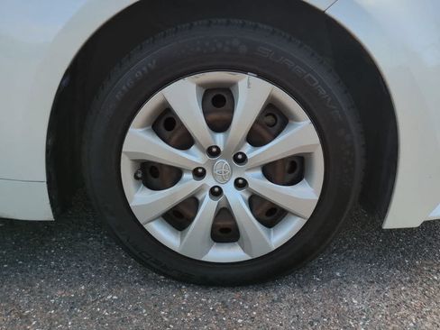 Used 2020 Toyota Corolla LE FWD image 11