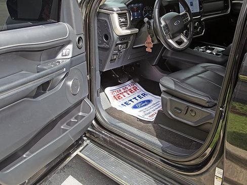 Used 2022 Ford Expedition XLT RWD image 9