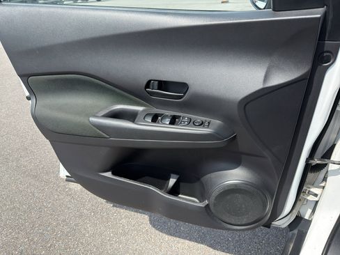 Used 2018 Nissan Kicks S FWD image 19